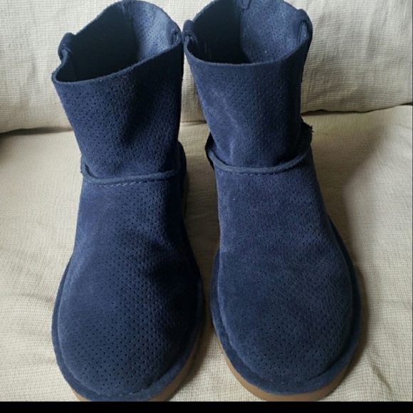 UGG unlined mini perf blue size 10. *never been worn - Picture 2 of 7